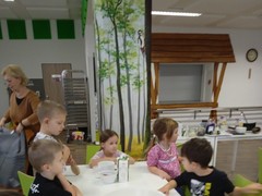 Střevlík-Mravenci pečou housky